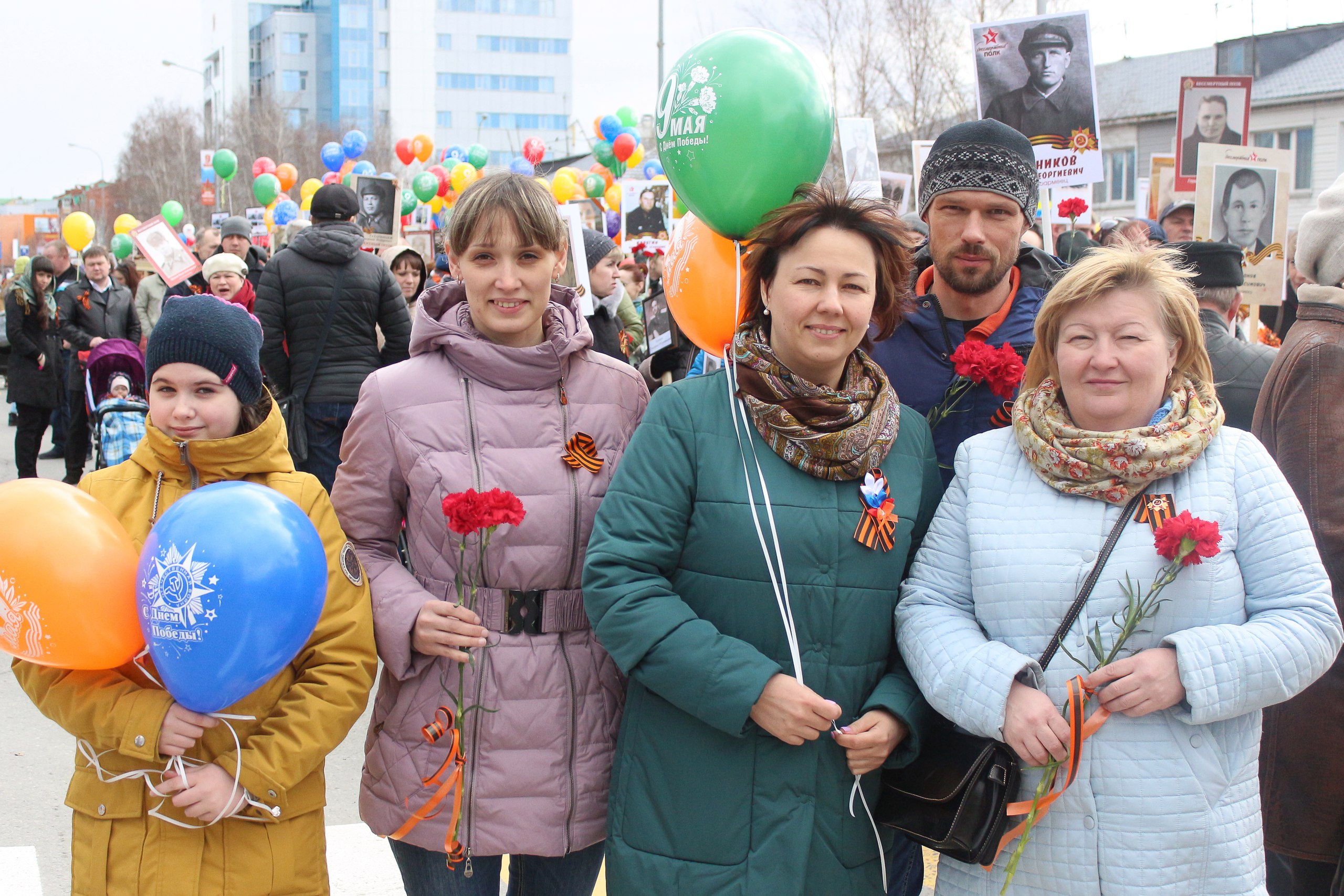 Сотрудники 50. Как одеться на торжественное шествие 1 мая работникам больницы.