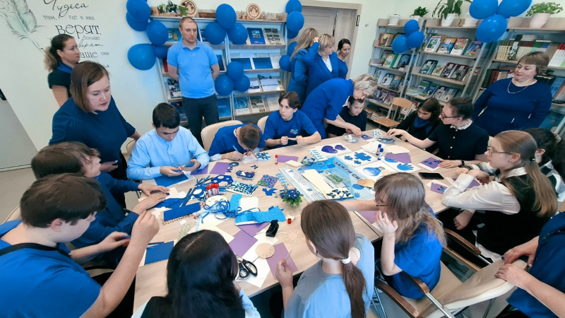 Акция «Зажги синим»: вклад районной больницы в День распространения информации об аутизме