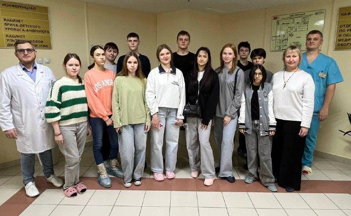 Экскурсия в детскую окружную больницу для школьников 
