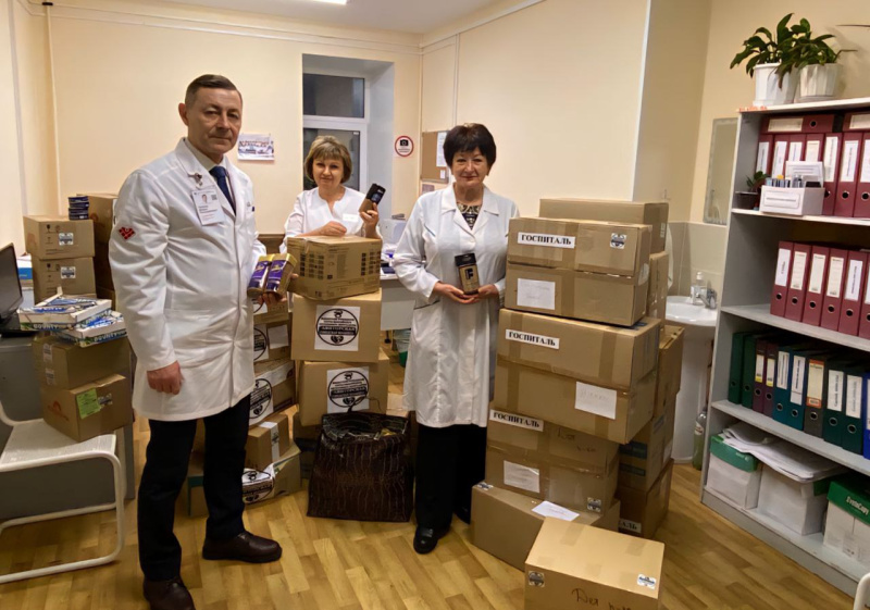 Новогодняя посылка солдату от лянторских медиков