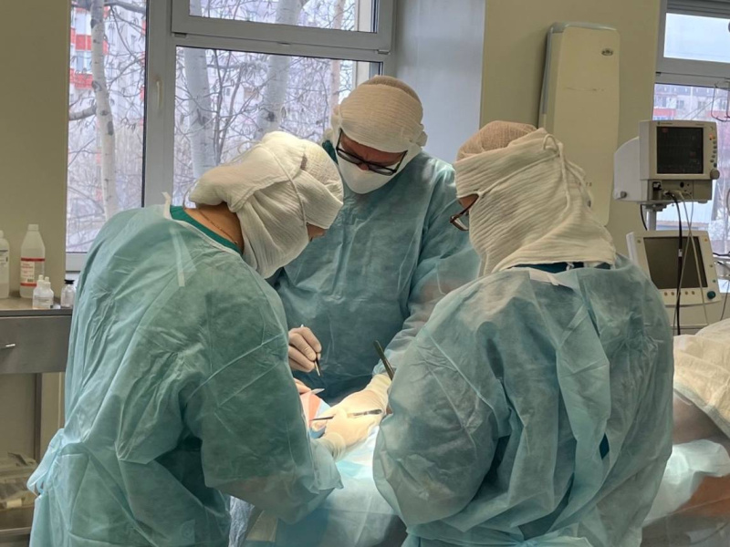 Сургутские врачи спасли семью после пожара