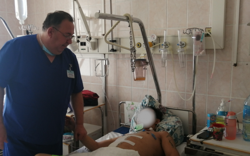 Борьбу за жизнь пострадавшего в ДТП пациента хирургам травмбольницы помогла выиграть VAK-терапия