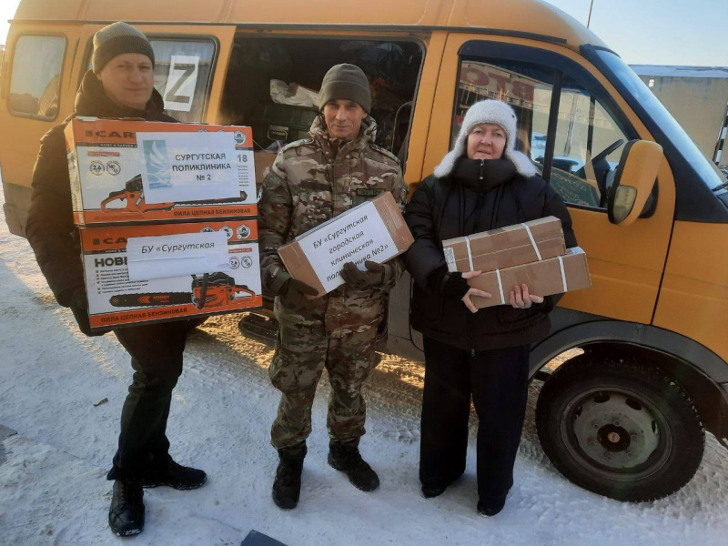 В преддверии Нового года сотрудники Сургутской городской клинической поликлиники №2 организовали ярмарку добра