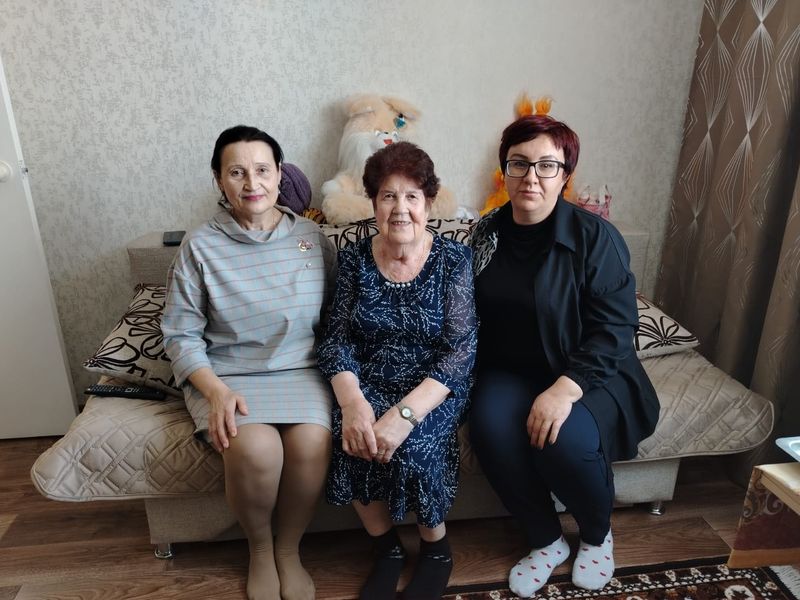 Октябрьская районная больница поздравила ветеранов здравоохранения — детей войны