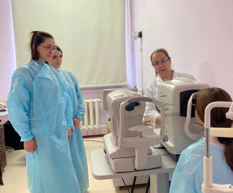 Покачевская городская больница проводит профориентационные мероприятия для школьников