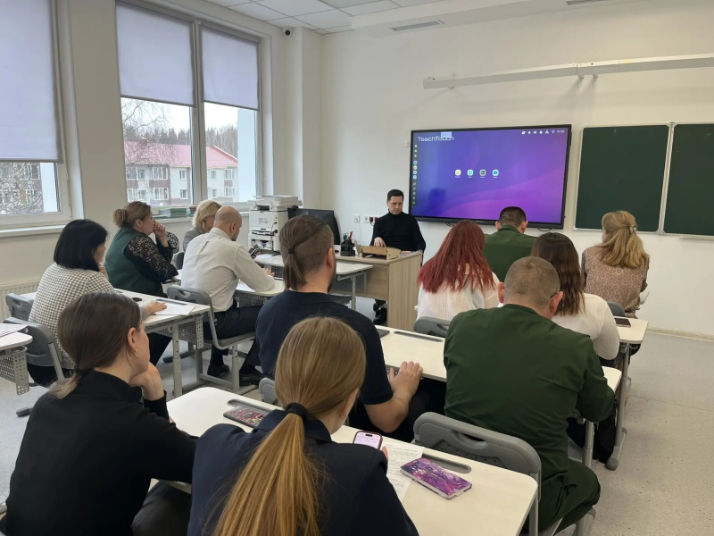 Врач-психиатр провёл семинар для педагогов по профилактике подростковых кризисов