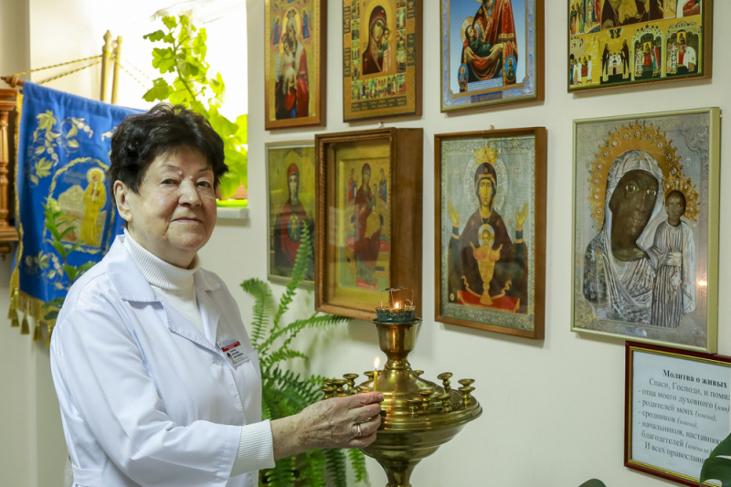 Оптимистка по жизни. Врач клинической лабораторной диагностики Александра Суворова отметила 80-летие