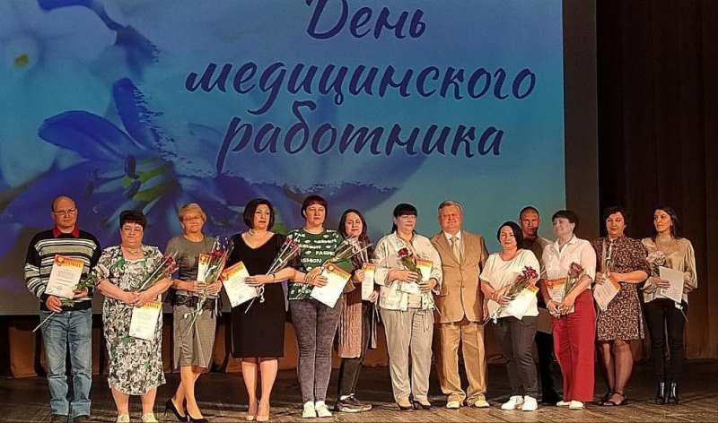В Октябрьском наградили лучших медицинских работников