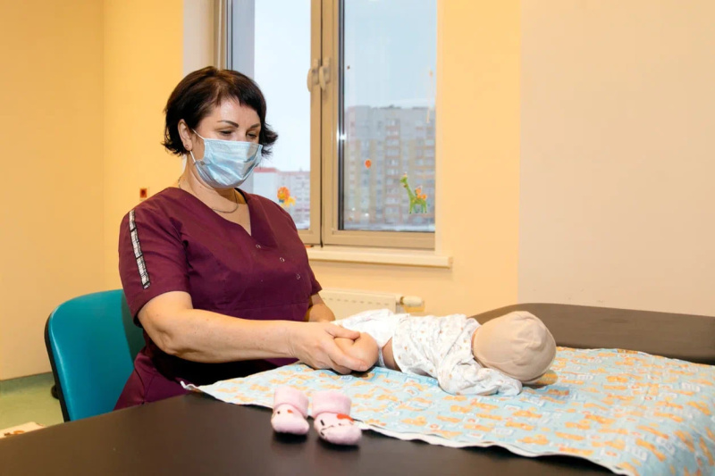 Врачи Центра охраны материнства и детства выходили недоношенного малыша