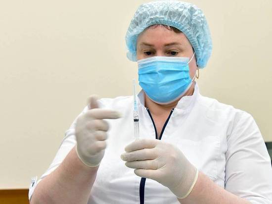 Выездная бригада окружной клиники по вакцинации от COVID-19 продолжает движение по городу Выездная бригада окружной клиники по вакцинации от COVID-19 продолжает движение по городу