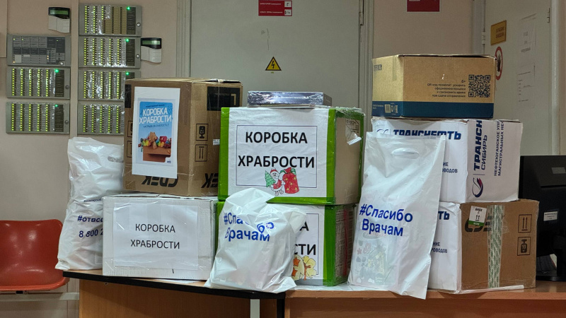 Ещё одну «Коробку храбрости» передали в нефтеюганскую больницу