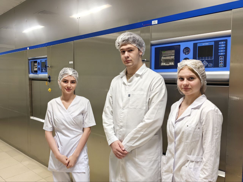 В травмбольнице студенты-медики знакомятся с будущей профессией через волонтёрскую практику