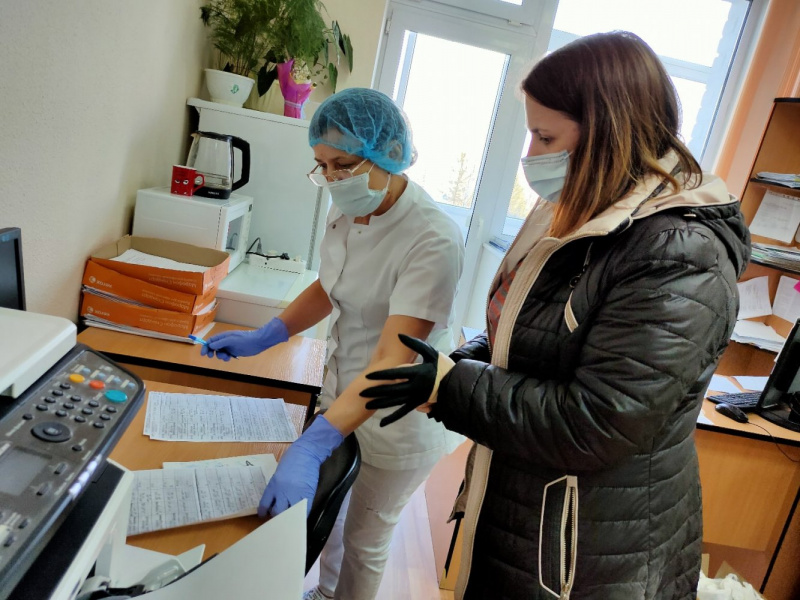 В Нягани волонтеры продолжают осуществлять для горожан доставку лекарственных препаратов на дом В Нягани волонтеры продолжают осуществлять для горожан доставку лекарственных препаратов на дом