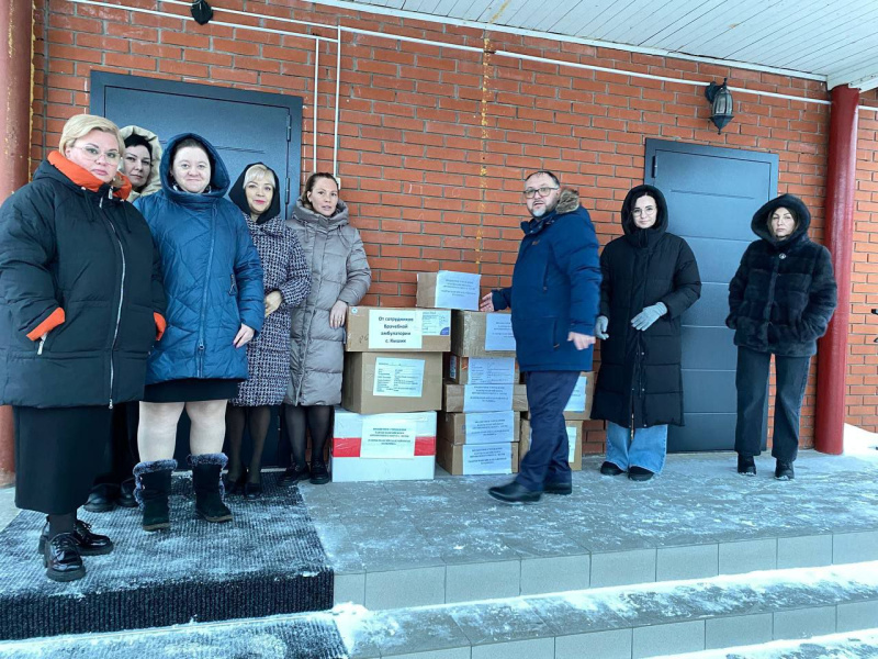 Сотрудники БУ «Ханты-Мансийская районная больница» собрали гуманитарную помощь для воинской части