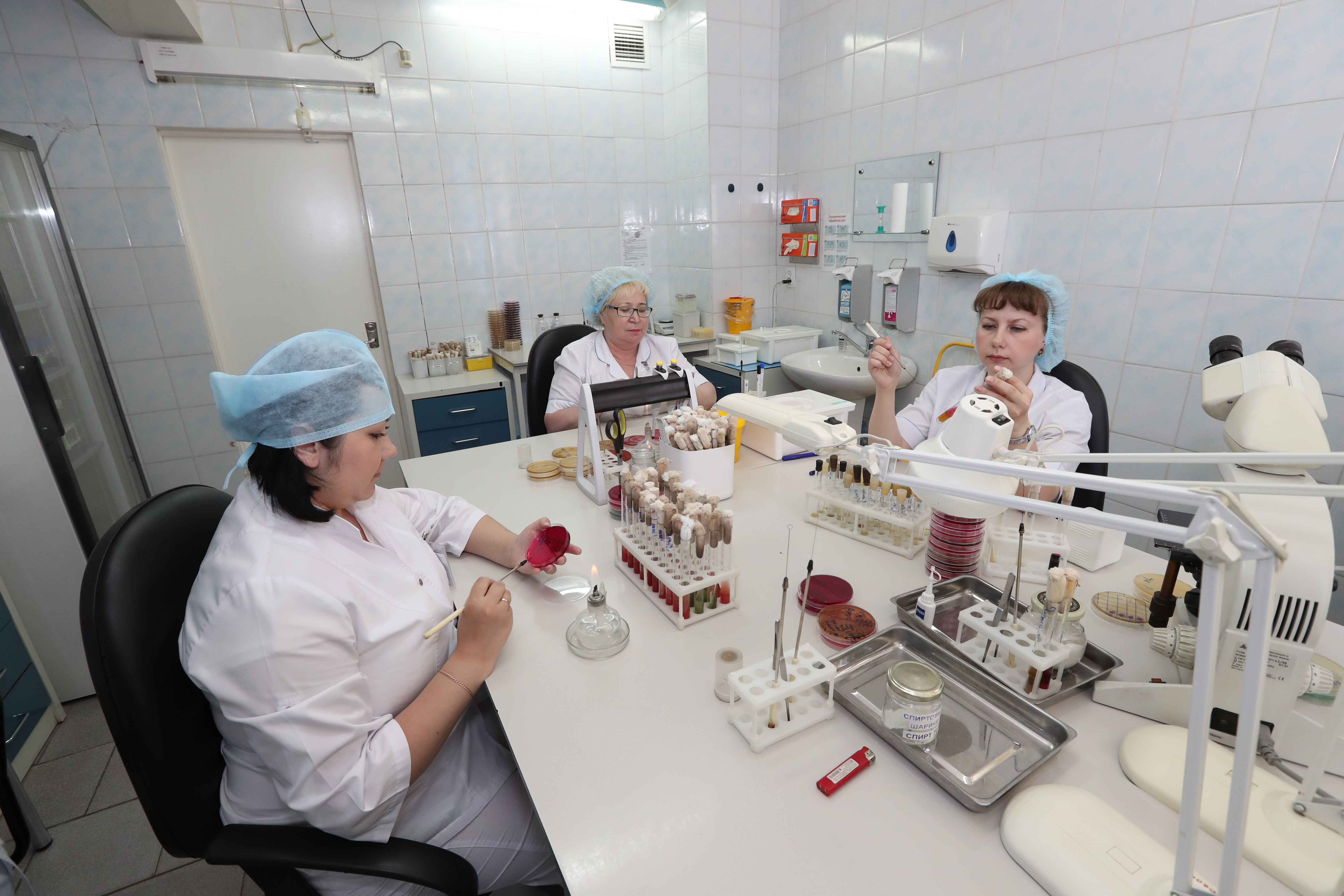 Городская больница № 20, клинико-диагностическая лаборатория. Микробиологическая лаборатория. Начальник лаборатории кирпичный завод. Гемотест алма-атинская. Лаборатория в приемном отделении.