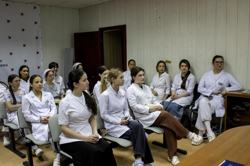 «Хочется ещё!»: 25 студентов медколледжа завершили первую практику в нижневартовской поликлинике
