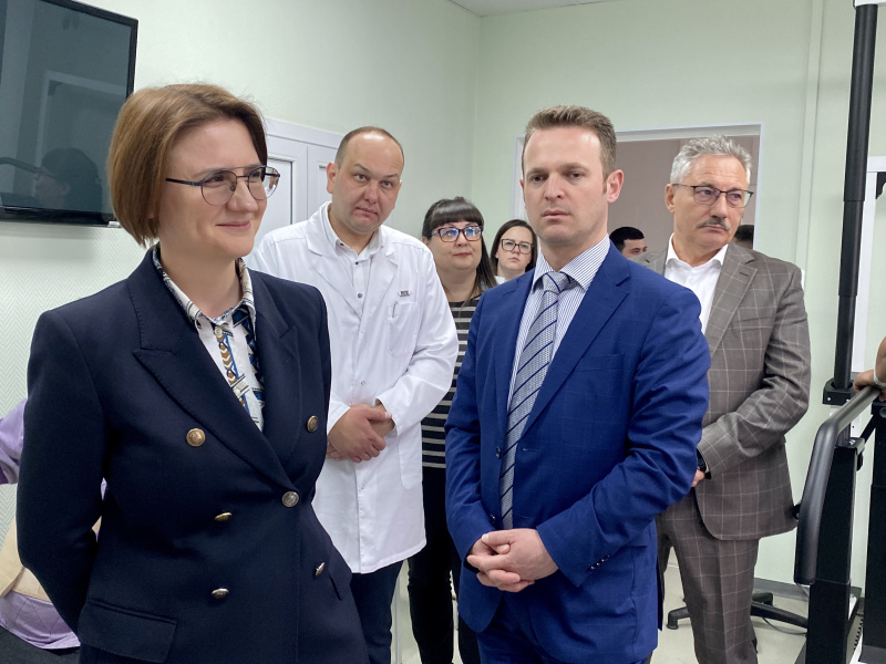 Условия подготовки будущих врачей на кафедре кардиологии оценила заместитель губернатора Югры Елена Шумакова