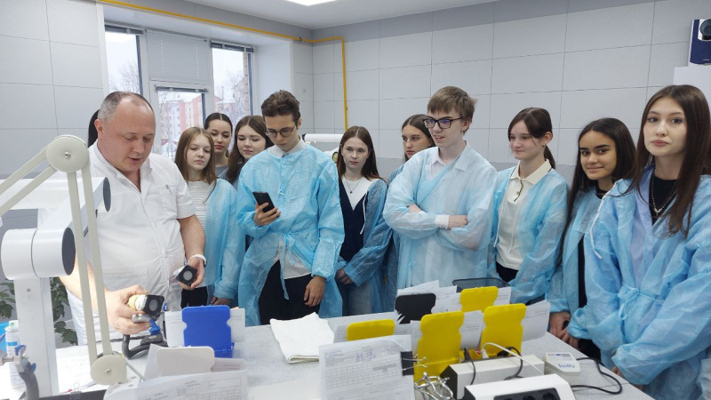 Будущие медицинские специалисты получают первые профессиональные навыки в школе