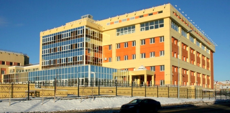 Главный врач окружной клиники поздравила коллектив онкологического Центра с 10-летним юбилеем