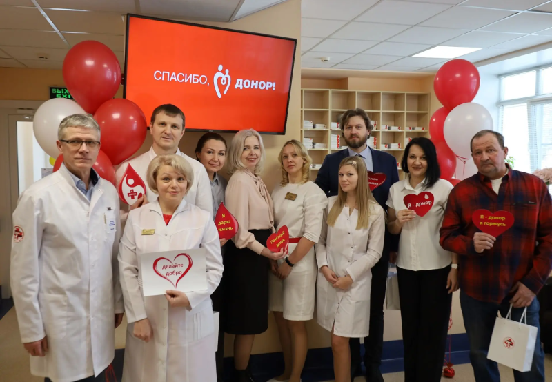 В АУ "Советская районная больница" почетным донорам вручили нагрудные знаки