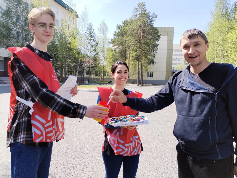 В Когалымской городской больнице прошла акция «Брось сигаретку - получи конфетку»