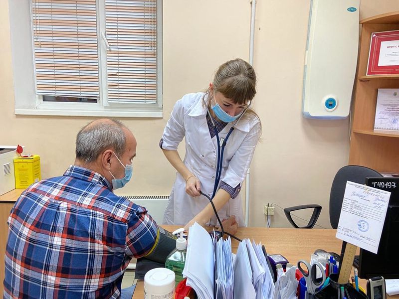 Медицинские работники Нягани напоминают горожанам о возможных последствиях повышенного давления