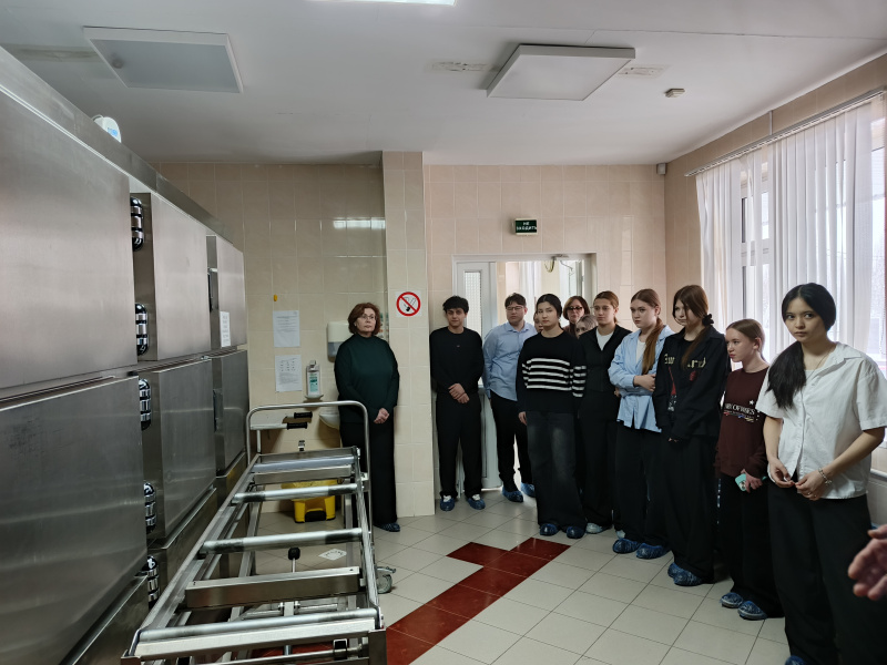 Учащиеся профильных медицинских классов посетили патологоанатомическое отделение городской больницы