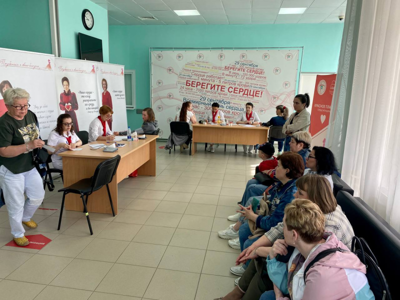  В кардиоцентре прошла акция «Красное платье. Сердце женщины» для близких участников СВО