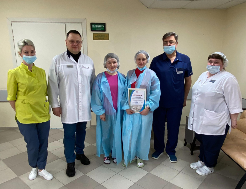 «Мобильный салон красоты» оказывает услуги пациентам паллиативного отделения 