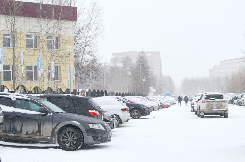 Парковка для пациентов кардиоцентра — вопрос наболевший, но врачи это вылечить самостоятельно не в силах