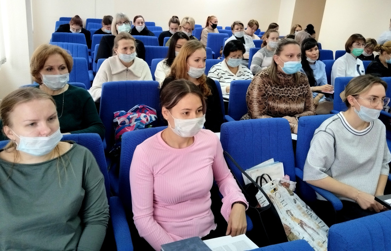 50 сотрудников профилактического отделения детской поликлиники стали участниками обучающего семинара 