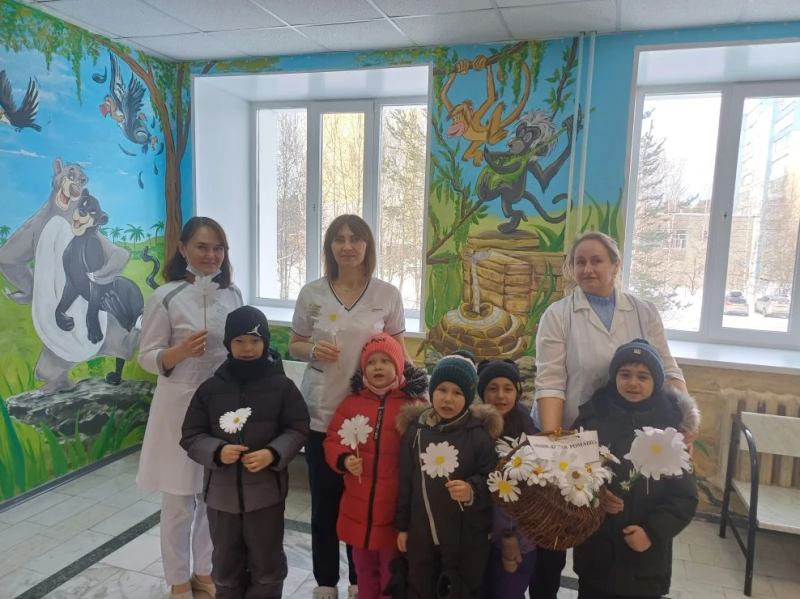 Юные когалымчане поздравили пациентов и сотрудников больницы с Всемирным днём борьбы с туберкулёзом
