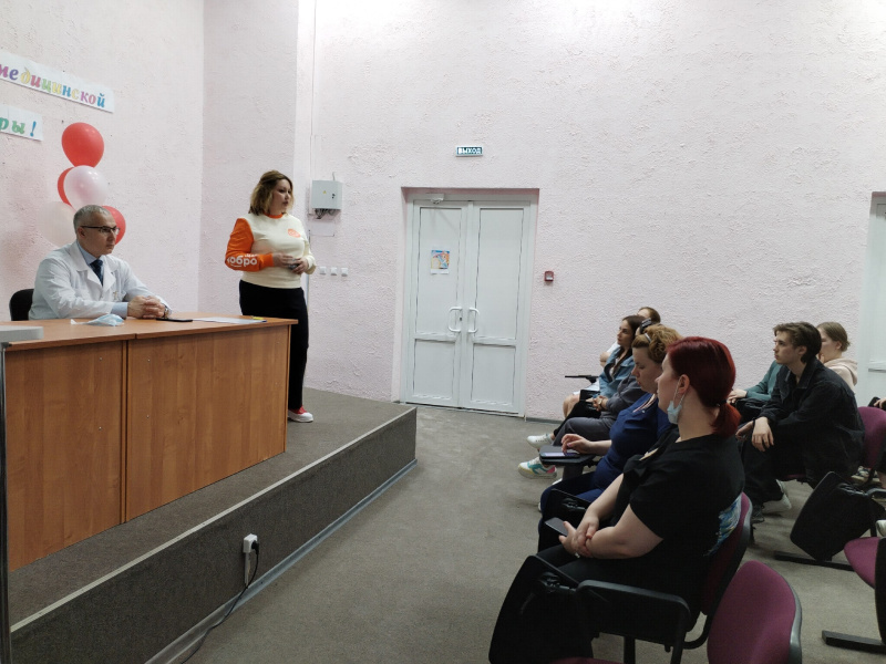 Встреча школьников и студентов с волонтерами-медиками в Когалымской городской больнице