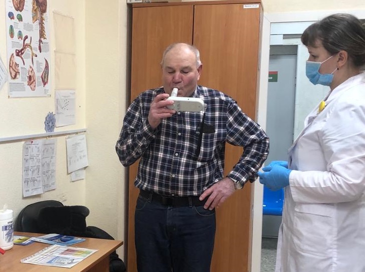 В БУ «Няганская городская поликлиника» оценили работу легких у курильщиков