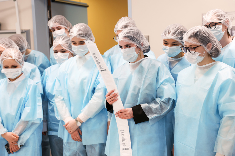 Будущее медицины начинается со школьной скамьи: девятиклассники лицея посетили окружную клиники