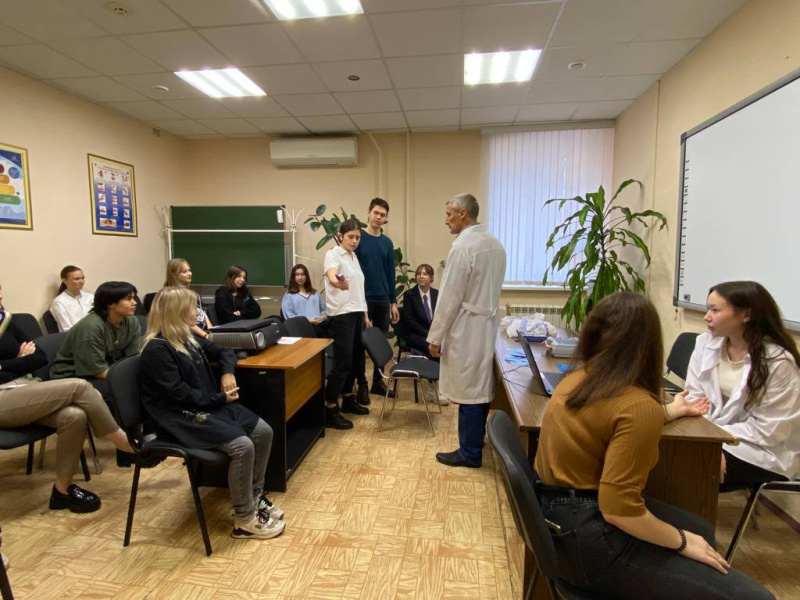 В Центре общественного здоровья и медицинской профилактики будущих выпускников познакомили с профессией врача