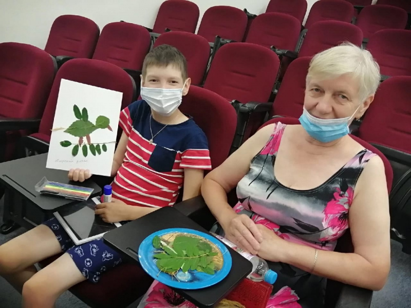 Пациенты детской больницы смастерили югорских птиц