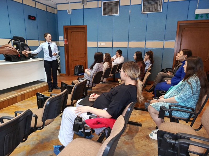 В Когалыме для будущих мам провели лекцию о детской безопасности в автомобиле