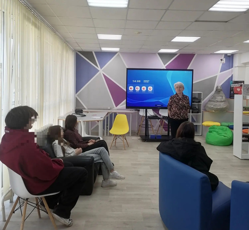 Лекцию по профилактике суицидов провела врач-психиатр психоневрологической больницы