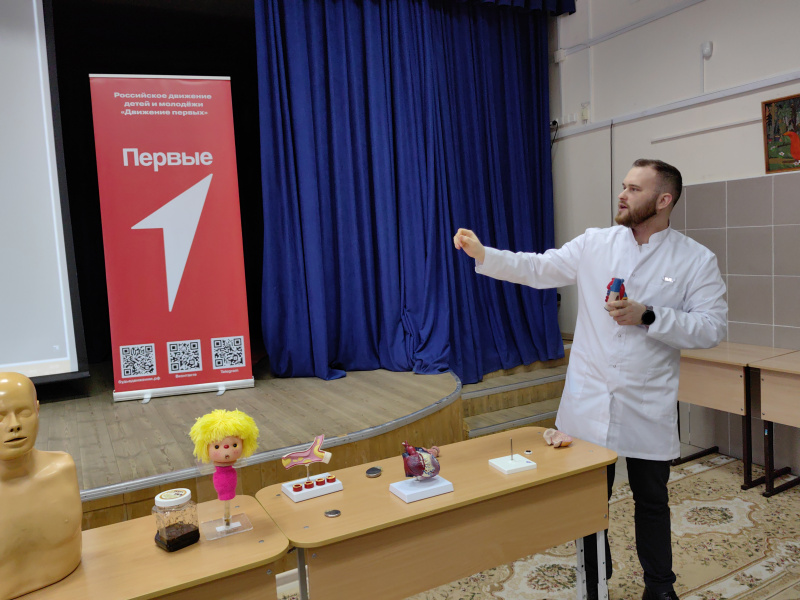 Разговор о профессии. Специалисты окружного кардиодиспансера встретились со старшеклассниками