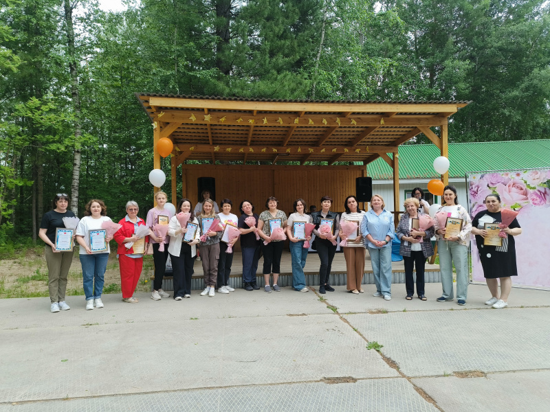 Праздник здоровья и заботы: награждение сотрудников перинатального центра накануне Дня медицинского работника