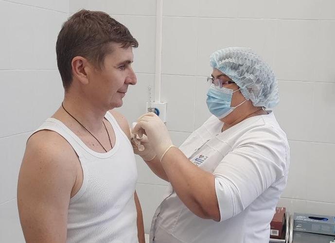 Медицинские работники Пыть-Яха подают личный пример 