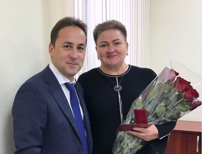 Высоким званием отметили добросовестный трудовой путь главного врача Няганской детской поликлиники