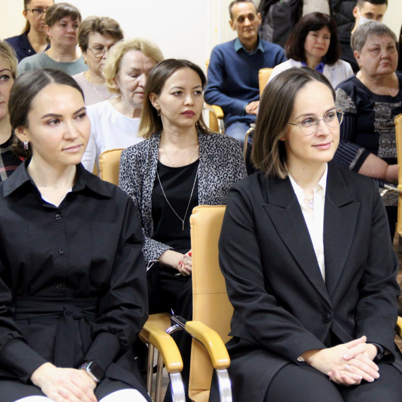 За добросовестный труд в охране здоровья детей и ответственное отношение к своим обязанностям