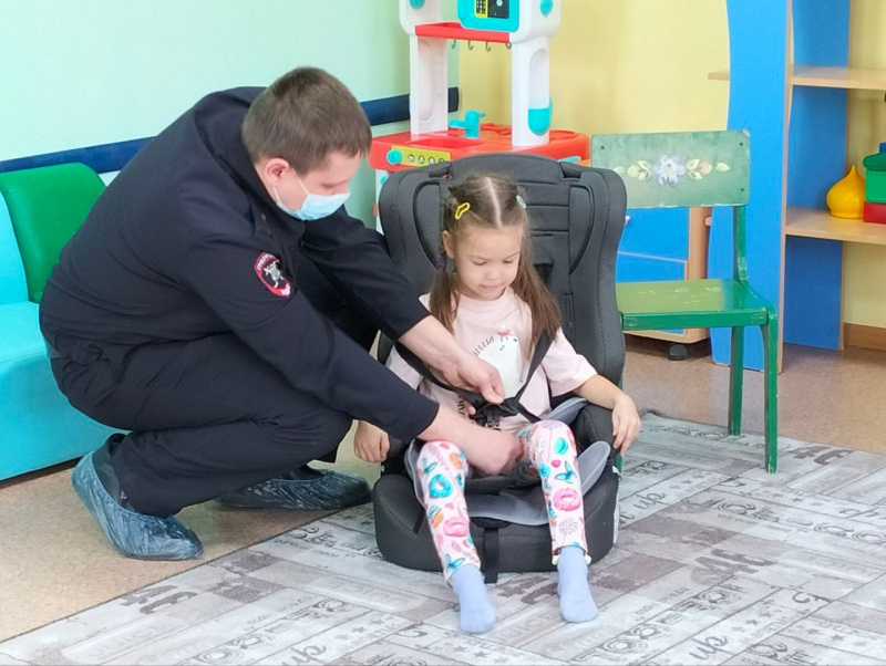 Детское кресло - безопасность детей