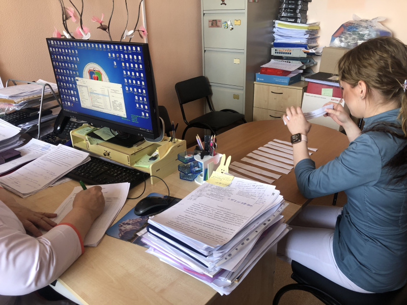 Не допустить заражения коллег и пациентов