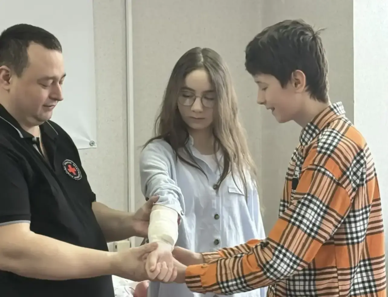 Профориентационное мероприятие «Один день на скорой помощи» состоялось в медицинском учреждении города Радужный