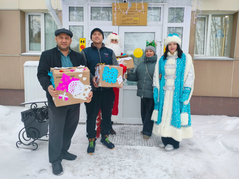 Специалисты Центра общественного здоровья и волонтеры побывали в гостях у юных пациентов сургутских больниц