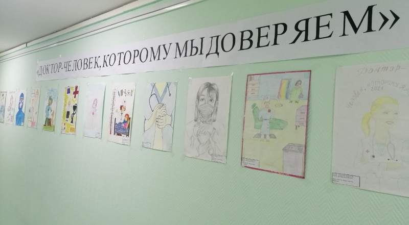 Стены одного из корпусов Лянторской городской больницы украшены детскими рисунками