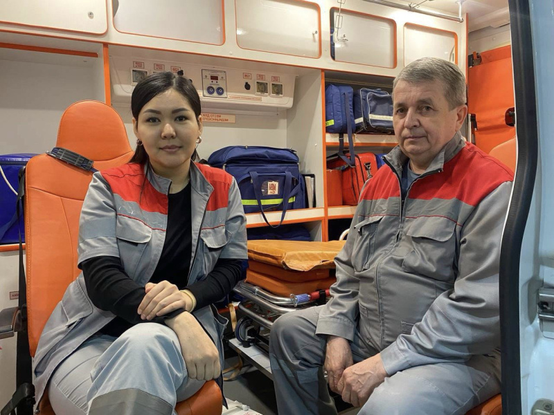 Фельдшеры скорой приняли роды на дому.  У нас мальчик и девочка